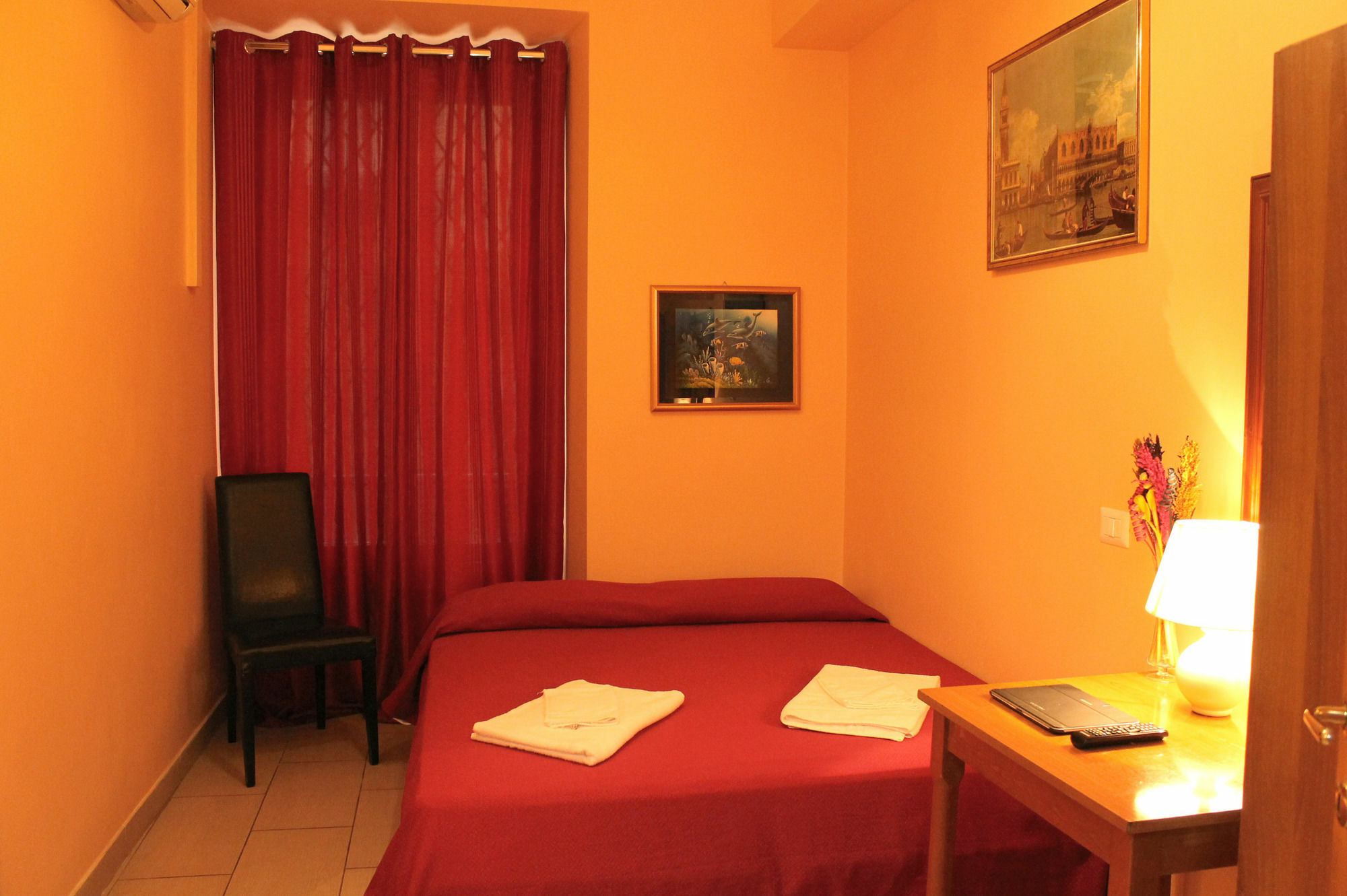 Roma Castle Termini Hotel Exterior foto